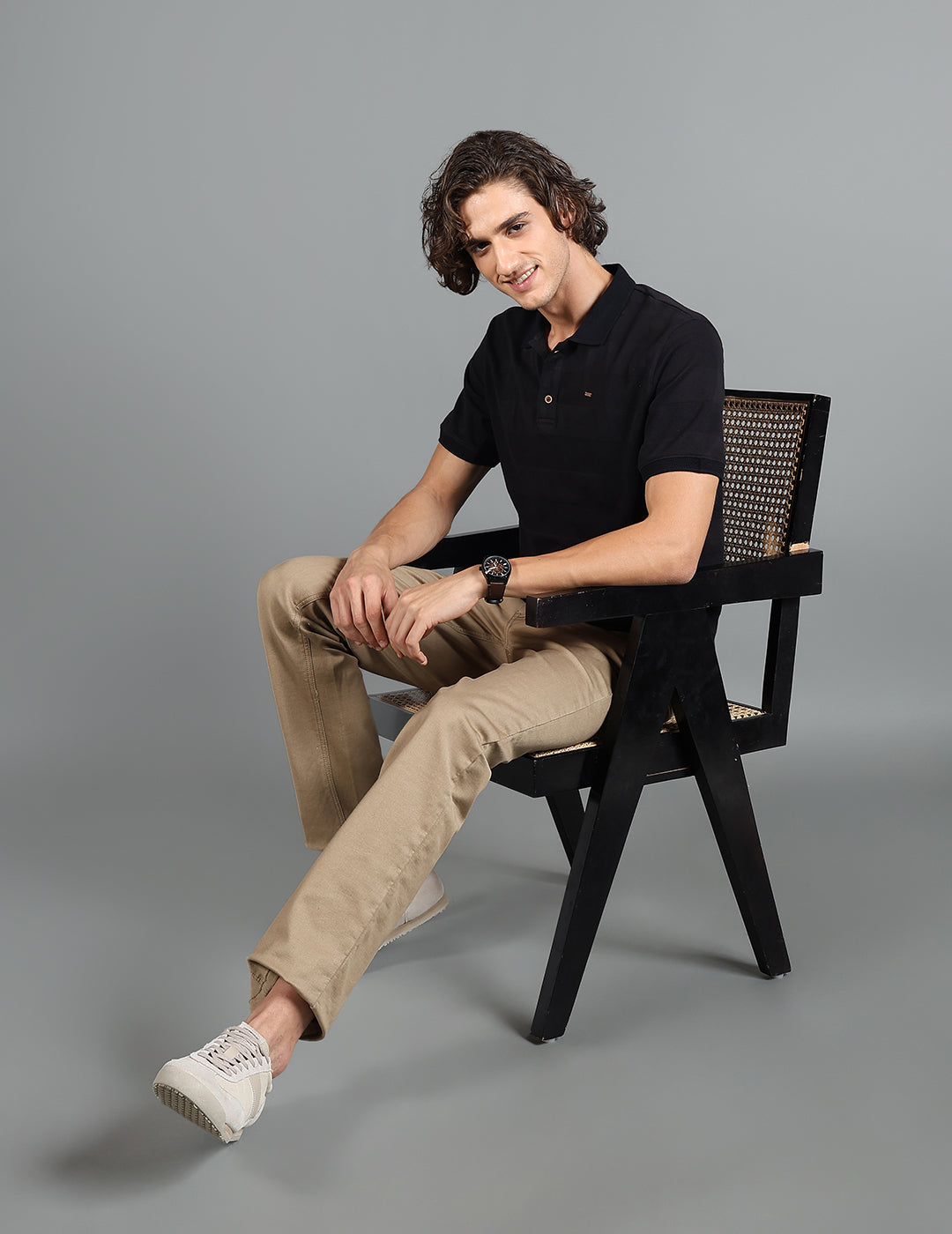 IDENTITI Men Slim Fit Regular Collar Solid T-Shirt In Black.