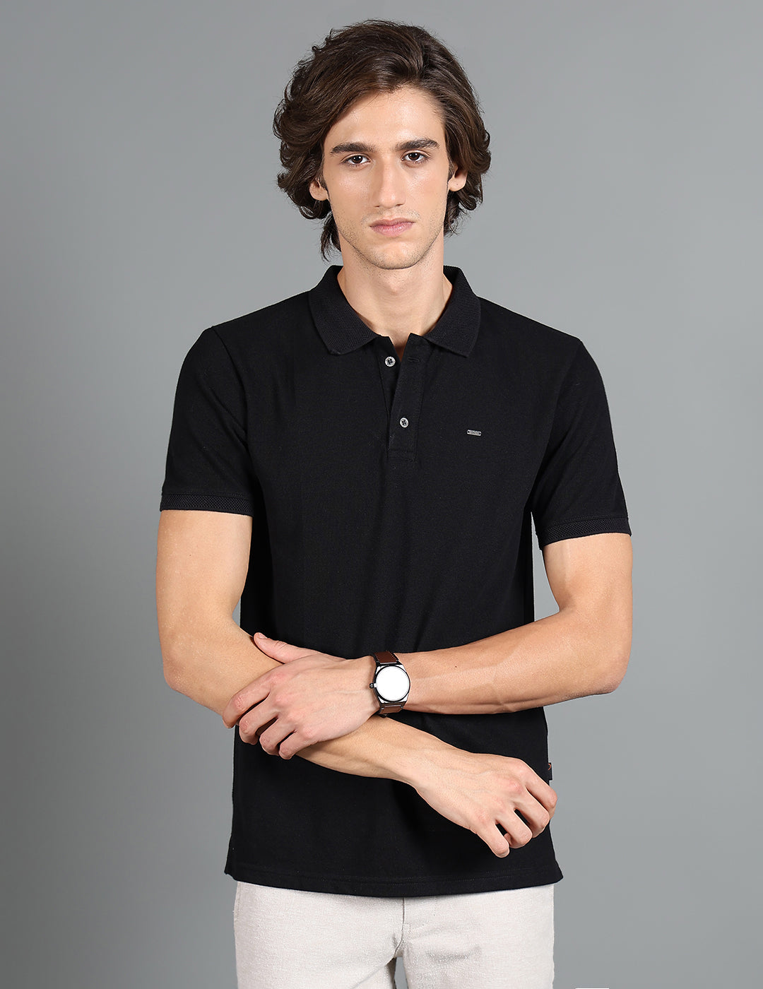IDENTITI Men Slim Fit Regular Collar Solid T-Shirt In Black.