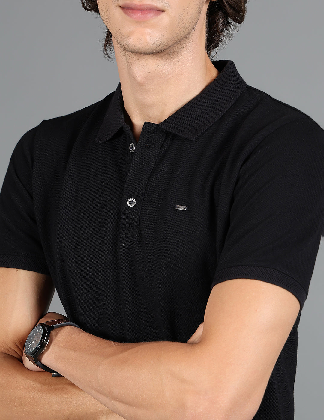 IDENTITI Men Slim Fit Regular Collar Solid T-Shirt In Black.