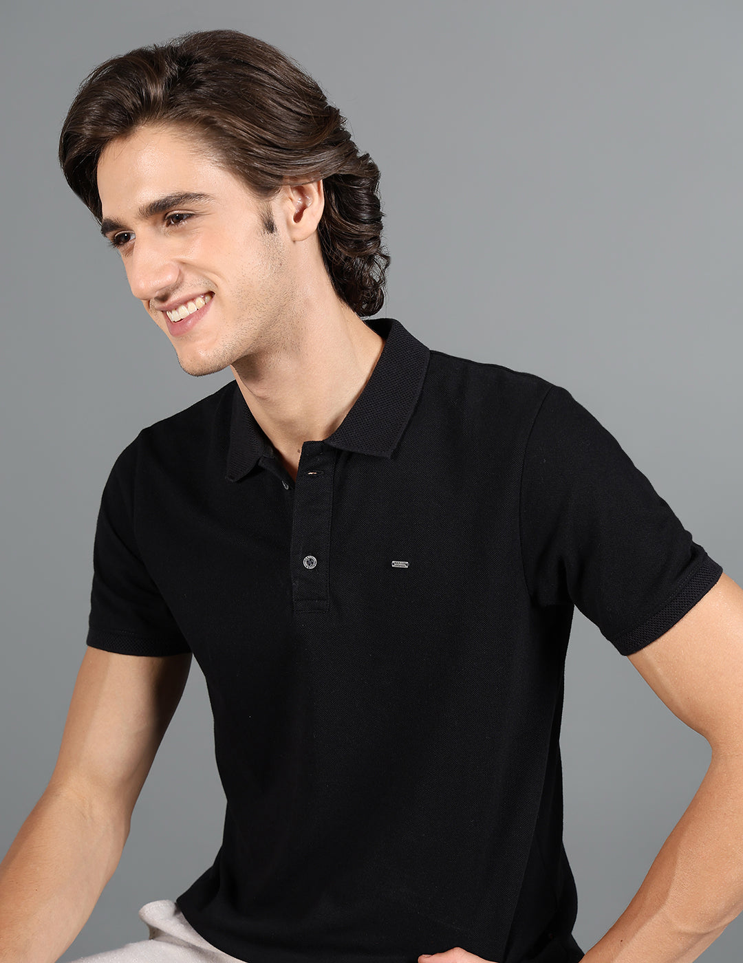 IDENTITI Men Slim Fit Regular Collar Solid T-Shirt In Black.