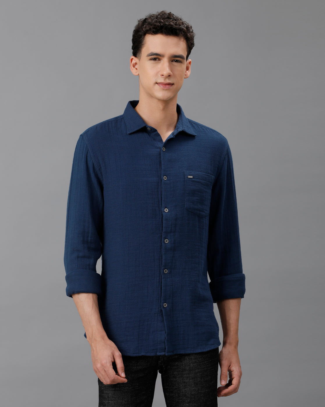 IDENTITI Men Slim Fit Regular Collar Solid Shirt In Blue.