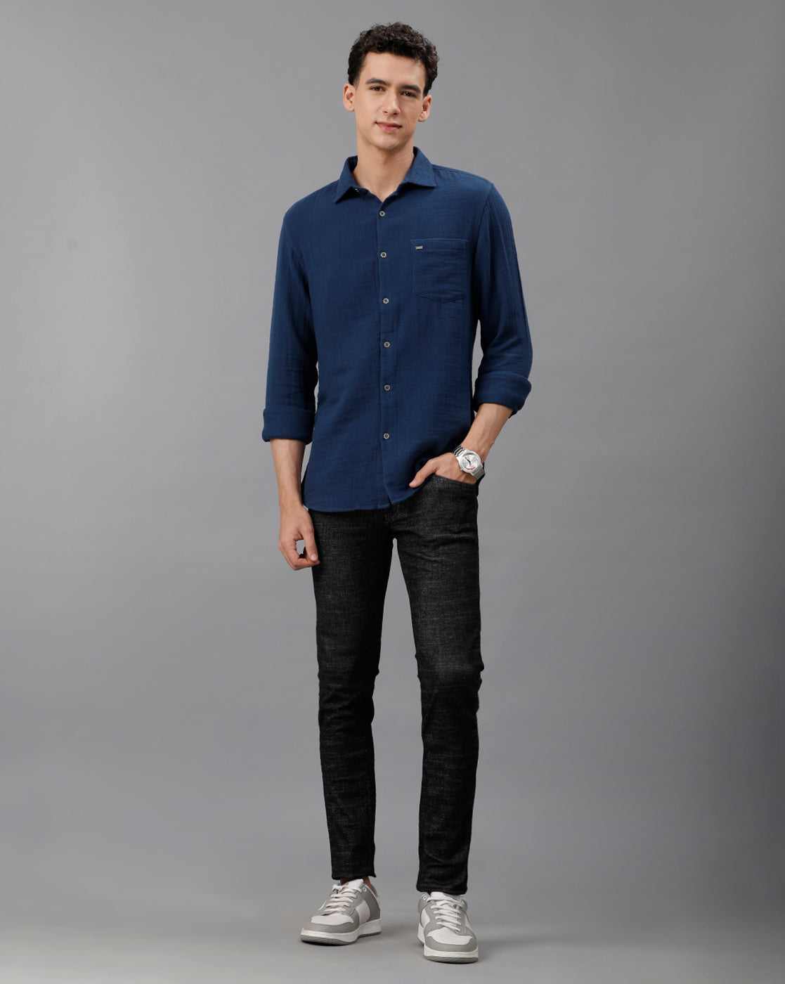 IDENTITI Men Slim Fit Regular Collar Solid Shirt In Blue.