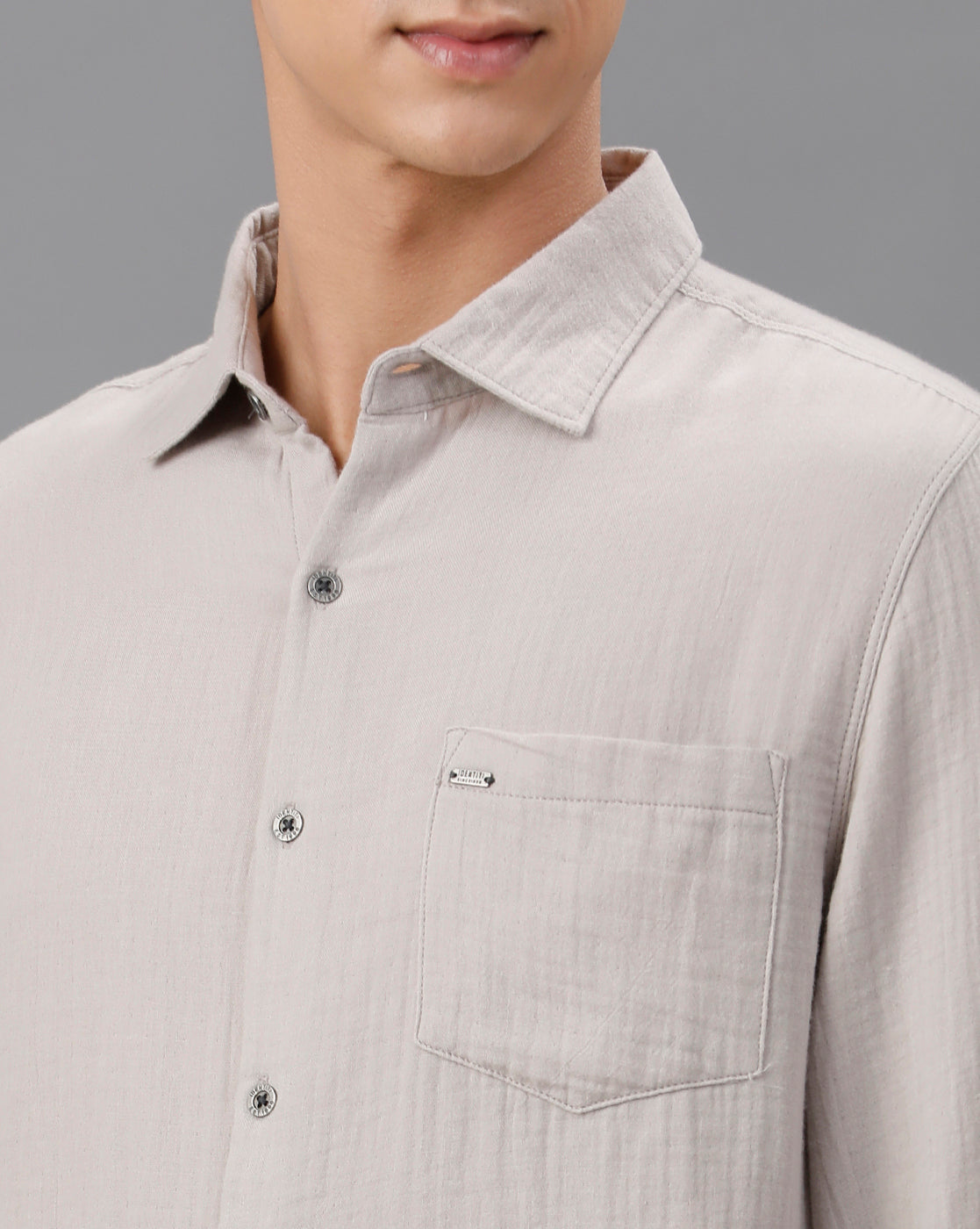 IDENTITI Men Slim Fit Regular Collar Solid Shirt In Grey.