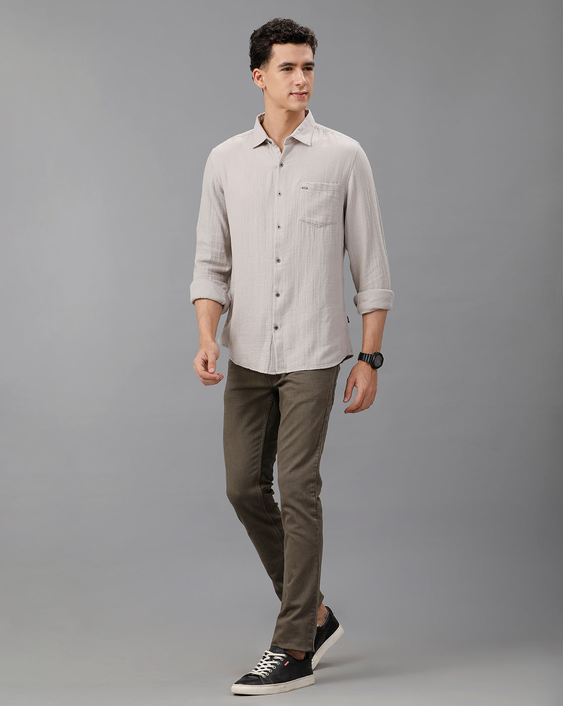 IDENTITI Men Slim Fit Regular Collar Solid Shirt In Grey.