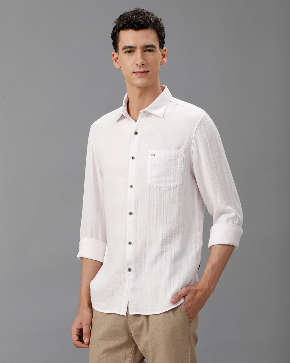 IDENTITI Men Slim Fit Regular Collar Solid Shirt In Pink.