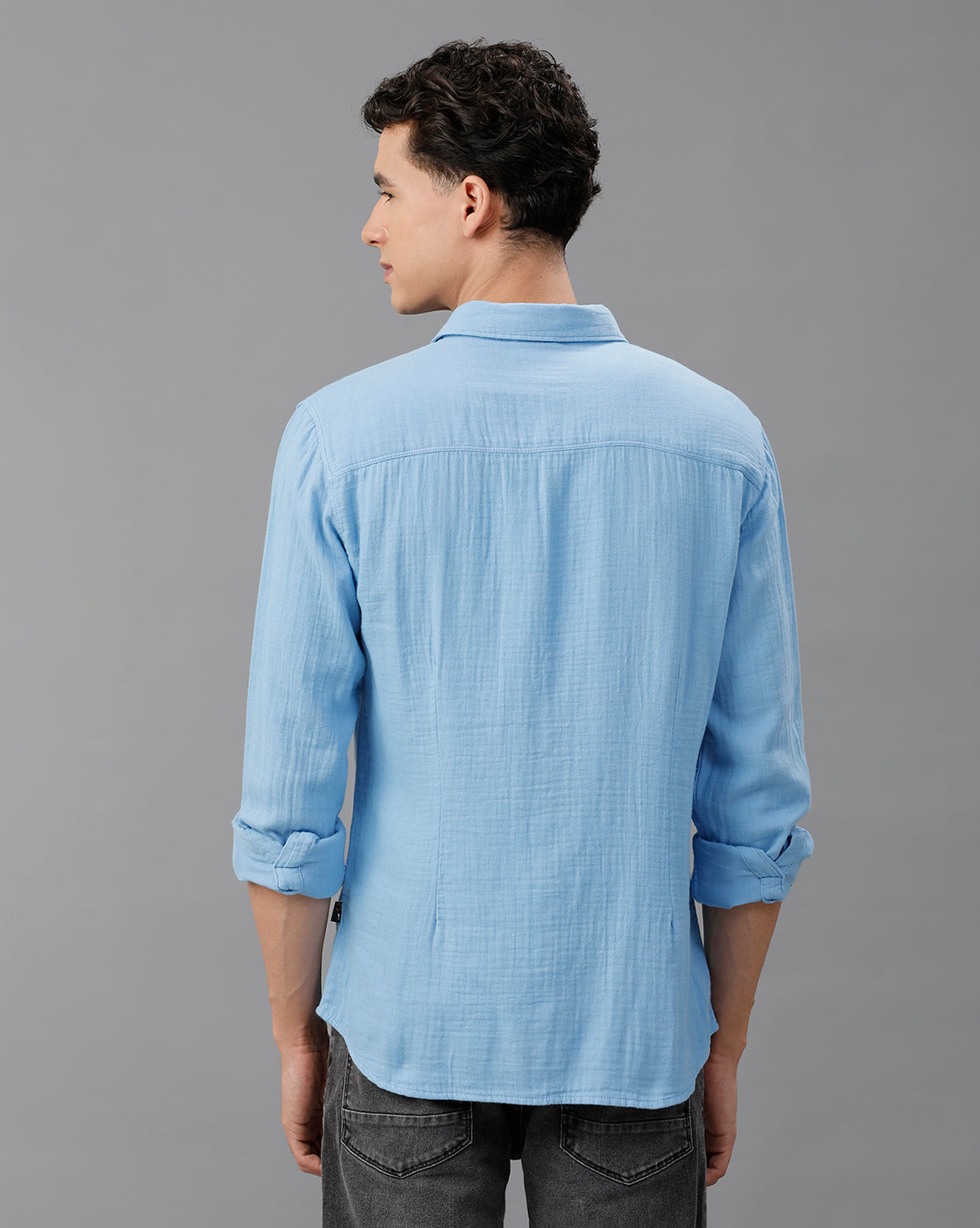 IDENTITI Men Slim Fit Regular Collar Solid Shirt In Ocean Blue.