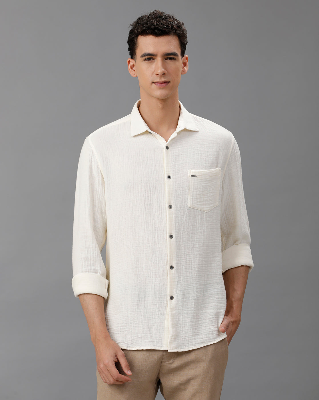 IDENTITI Men Slim Fit Regular Collar Solid Shirt In Cream.