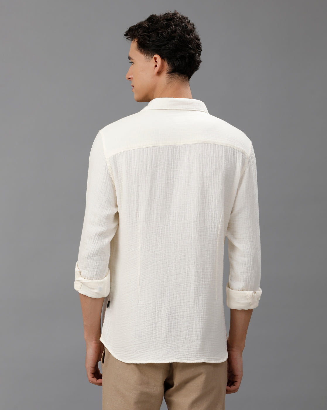 IDENTITI Men Slim Fit Regular Collar Solid Shirt In Cream.