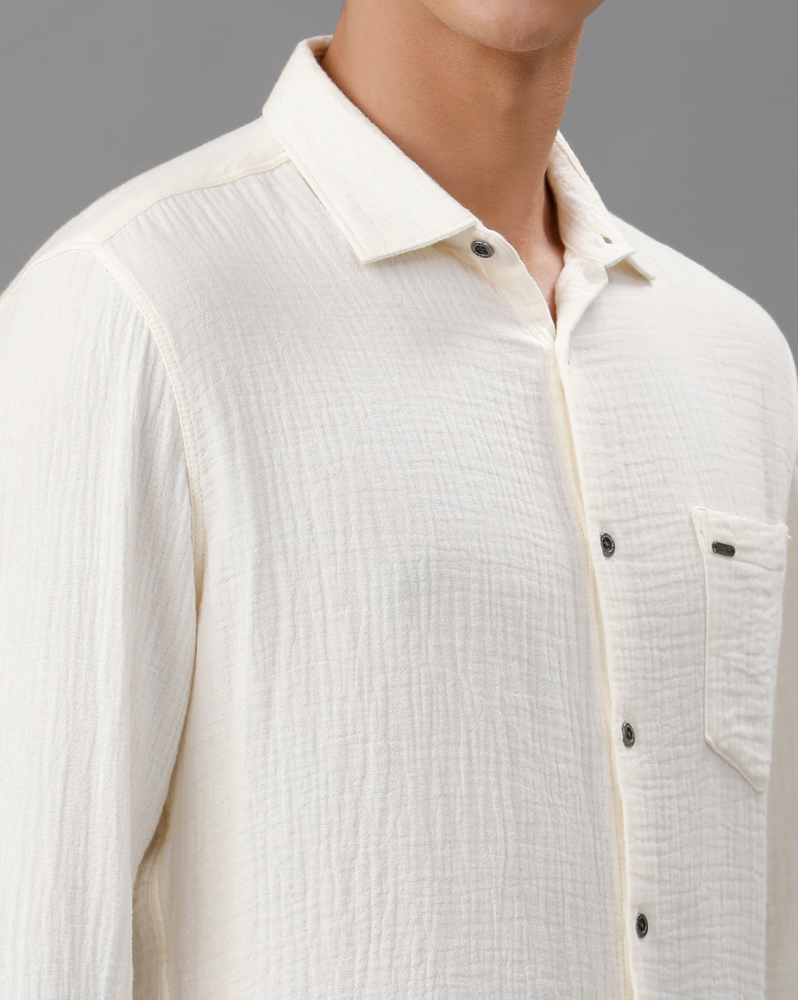 IDENTITI Men Slim Fit Regular Collar Solid Shirt In Cream.