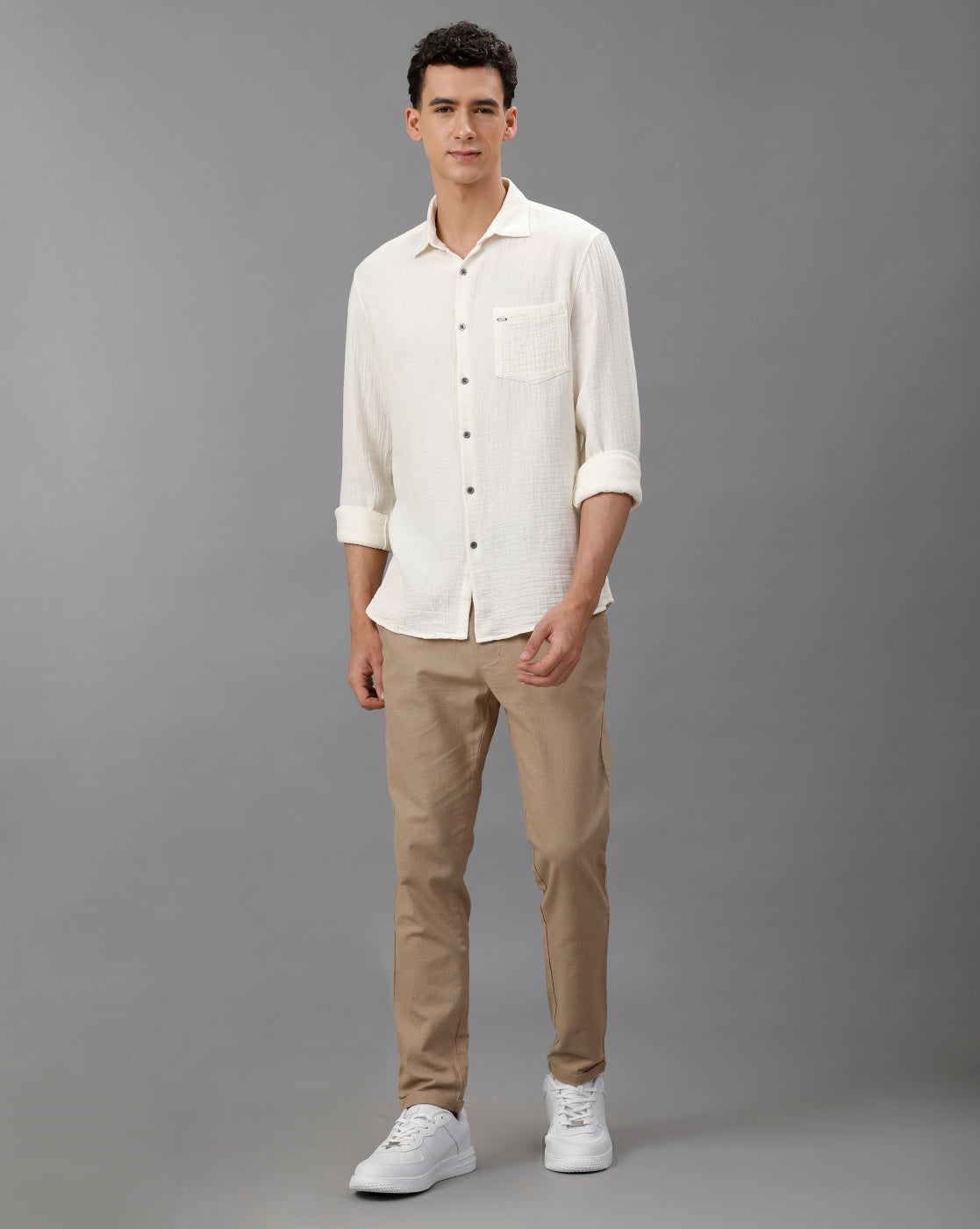 IDENTITI Men Slim Fit Regular Collar Solid Shirt In Cream.