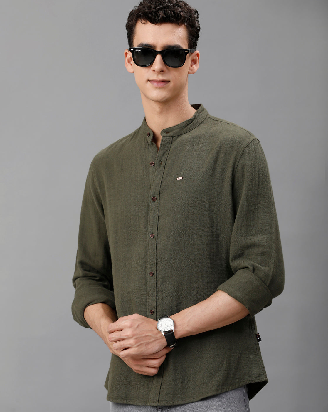 IDENTITI Men Slim Fit Mandarin Collar Solid Shirt In Green.