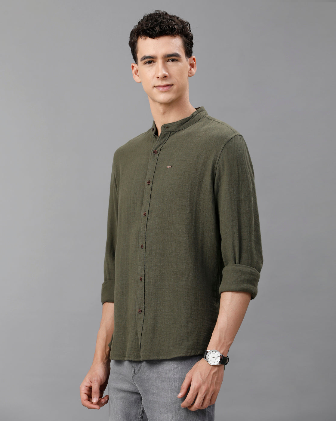 IDENTITI Men Slim Fit Mandarin Collar Solid Shirt In Green.