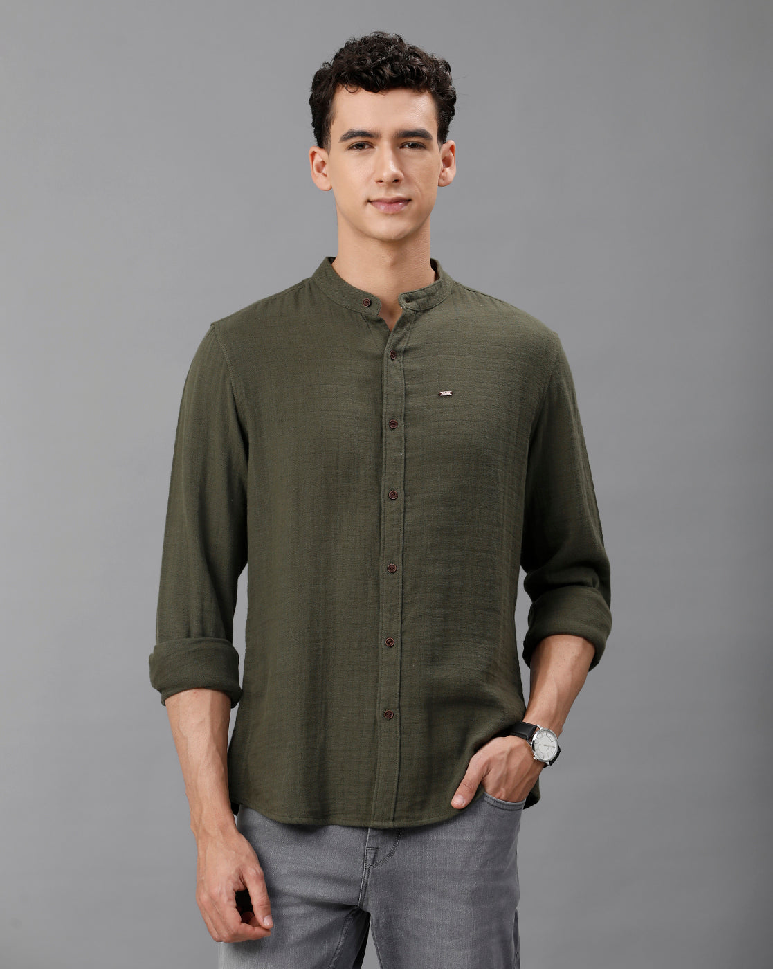 IDENTITI Men Slim Fit Mandarin Collar Solid Shirt In Green.