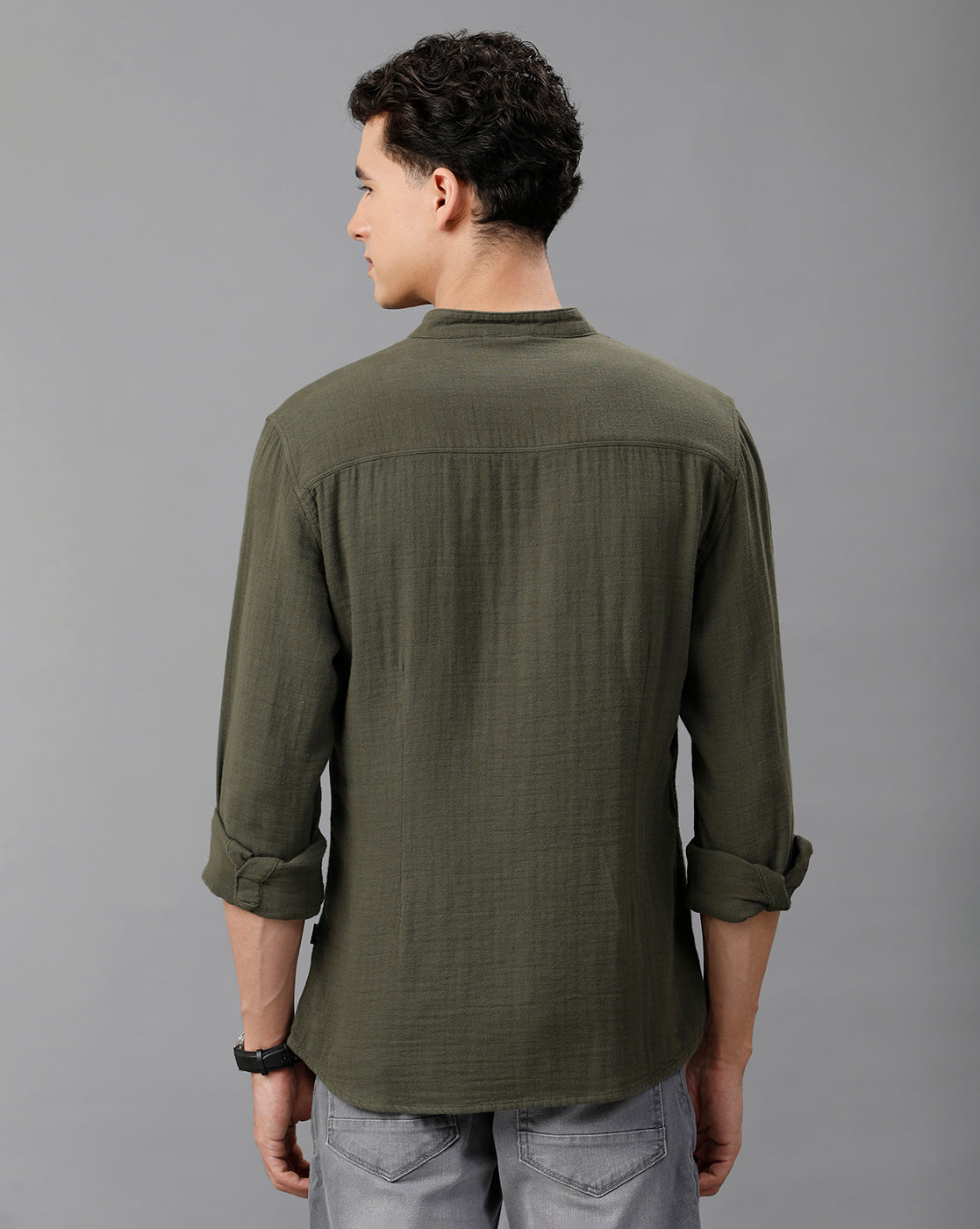 IDENTITI Men Slim Fit Mandarin Collar Solid Shirt In Green.