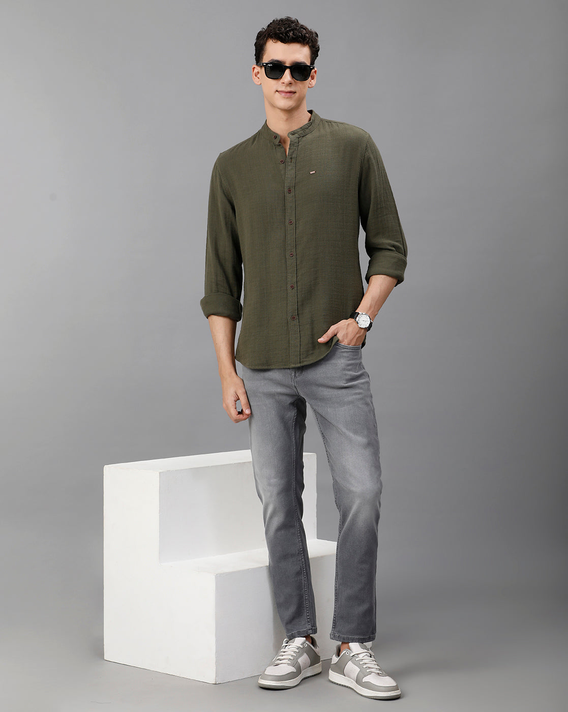 IDENTITI Men Slim Fit Mandarin Collar Solid Shirt In Green.