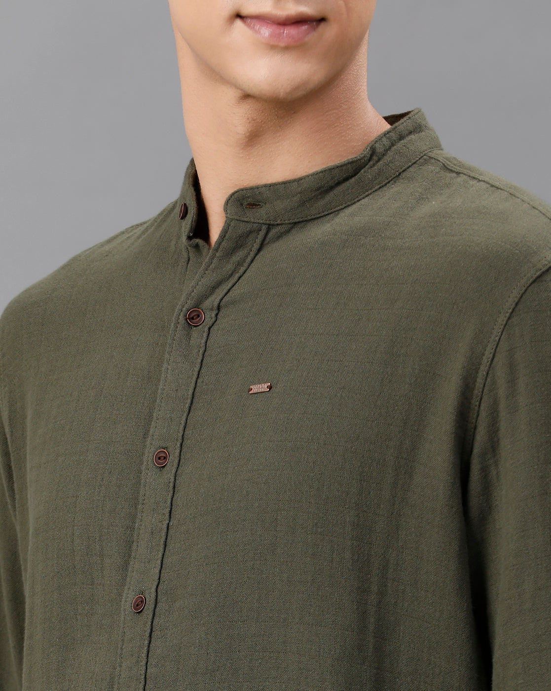 IDENTITI Men Slim Fit Mandarin Collar Solid Shirt In Green.