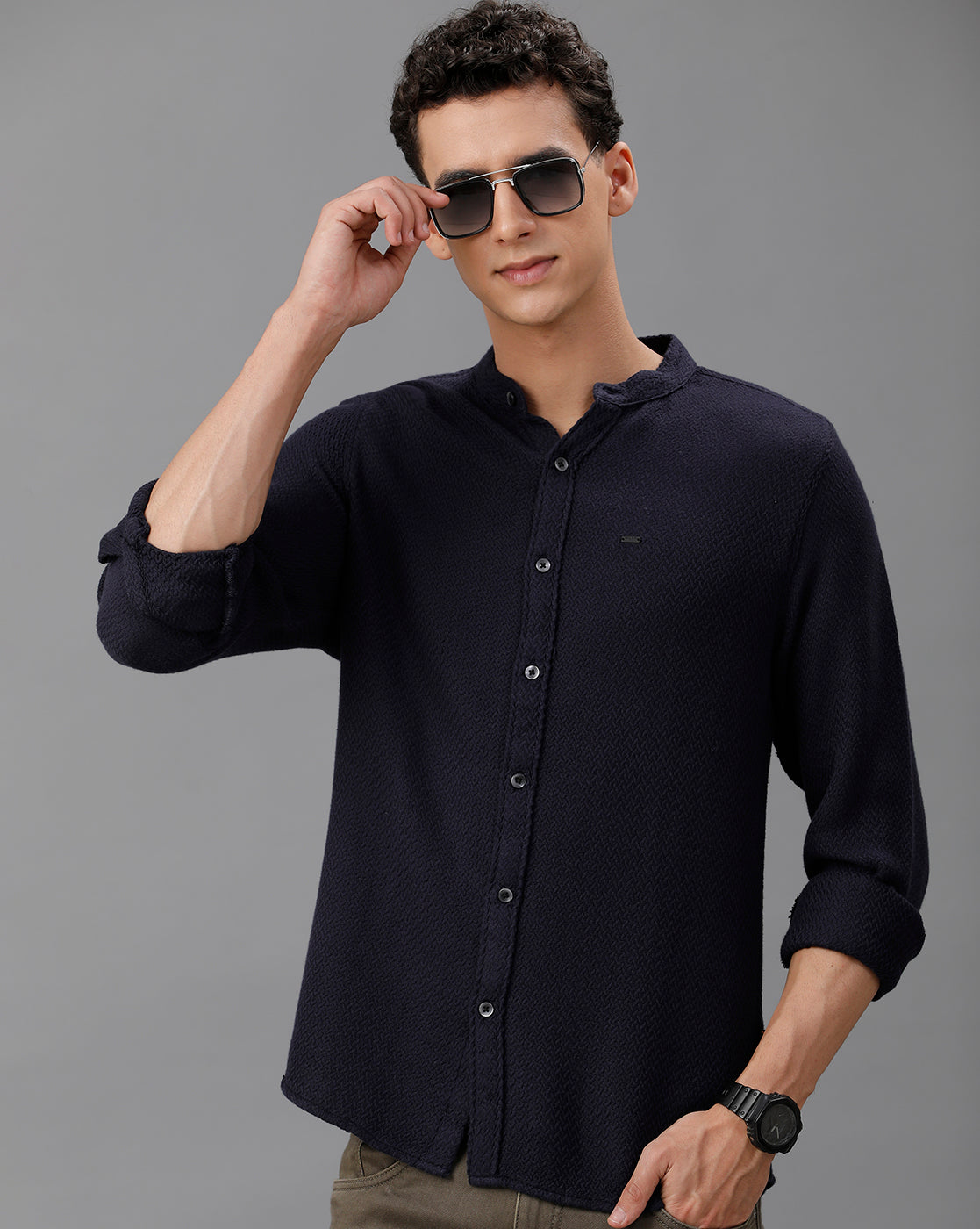 IDENTITI Men Slim Fit Mandarin Collar Solid Shirt In Navy.