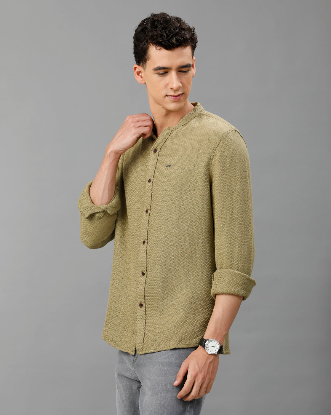 IDENTITI Men Slim Fit Mandarin Collar Solid Shirt In Green.