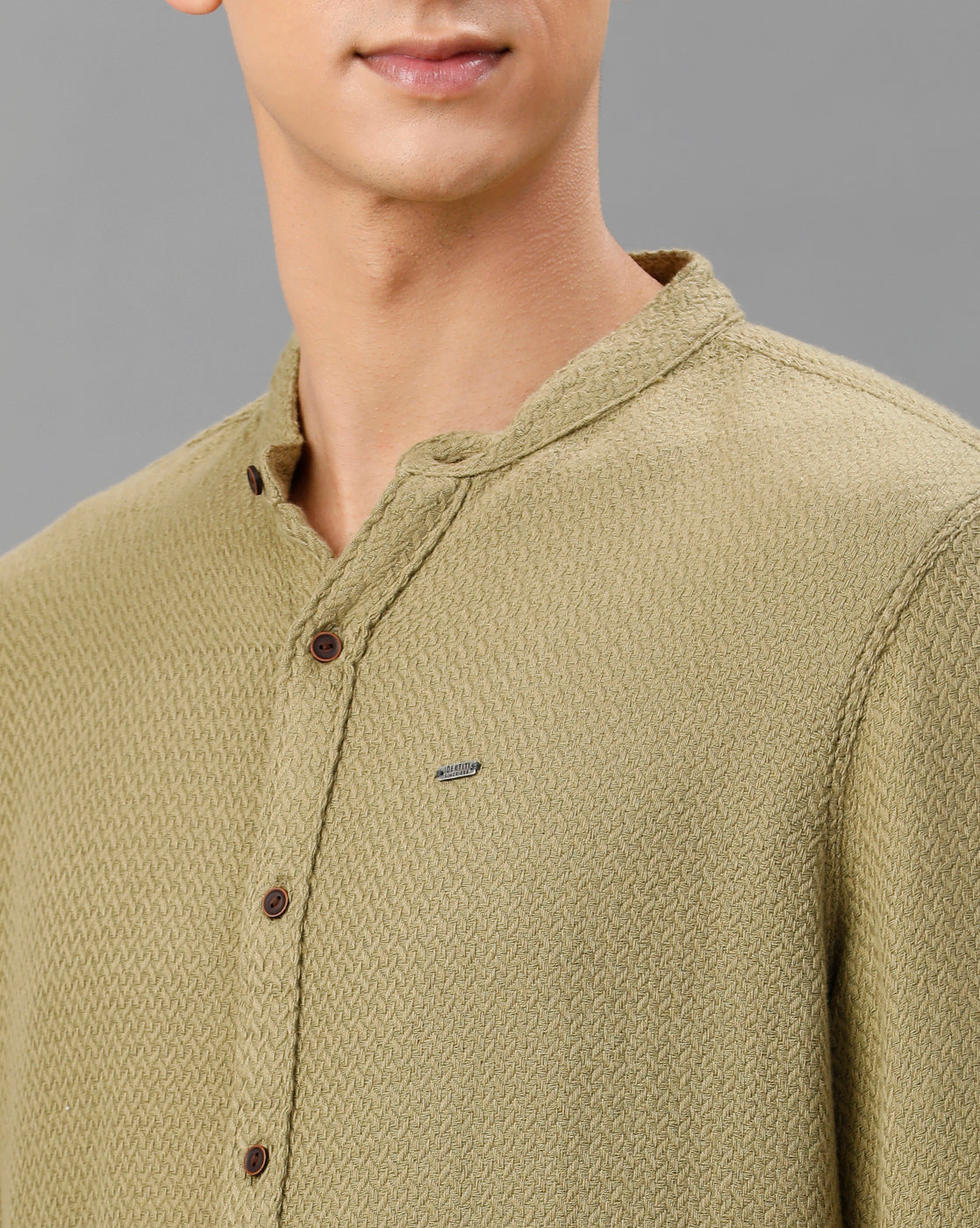 IDENTITI Men Slim Fit Mandarin Collar Solid Shirt In Green.