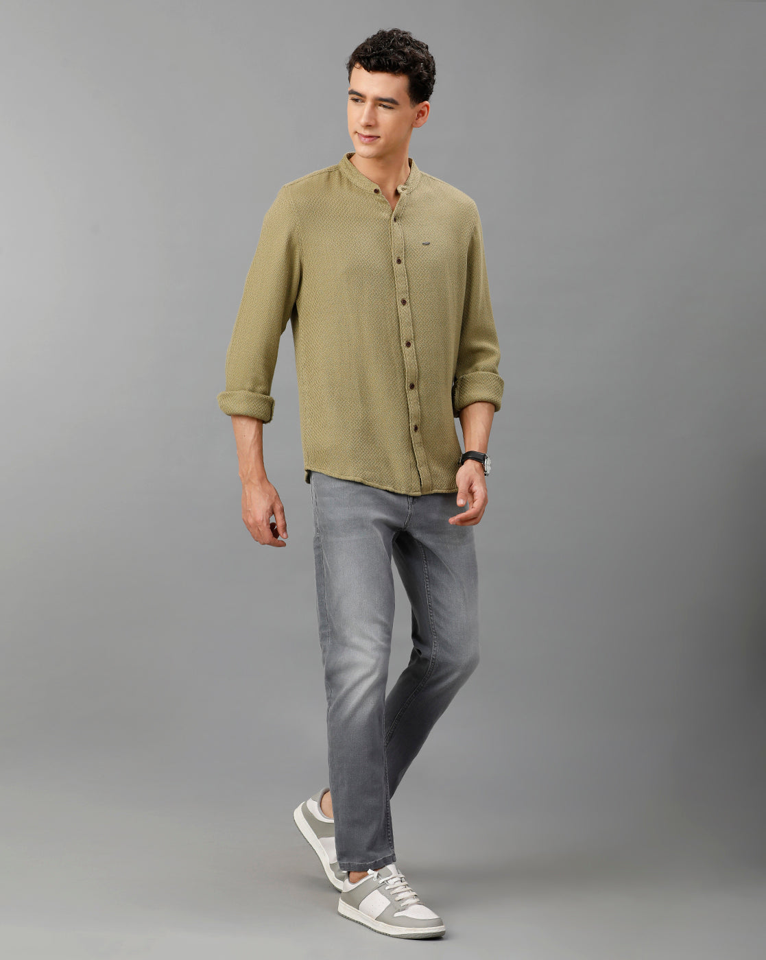 IDENTITI Men Slim Fit Mandarin Collar Solid Shirt In Green.