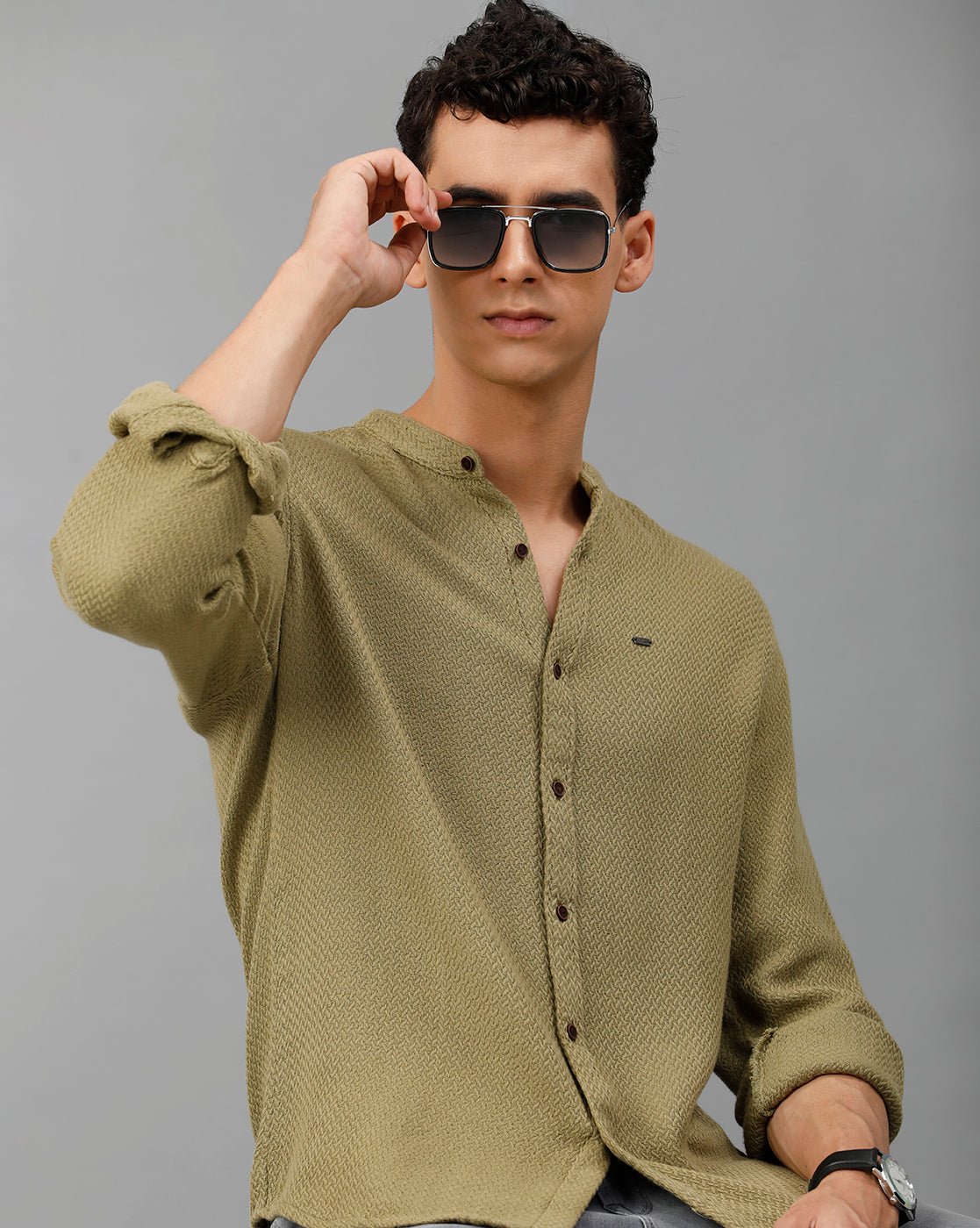 IDENTITI Men Slim Fit Mandarin Collar Solid Shirt In Green.