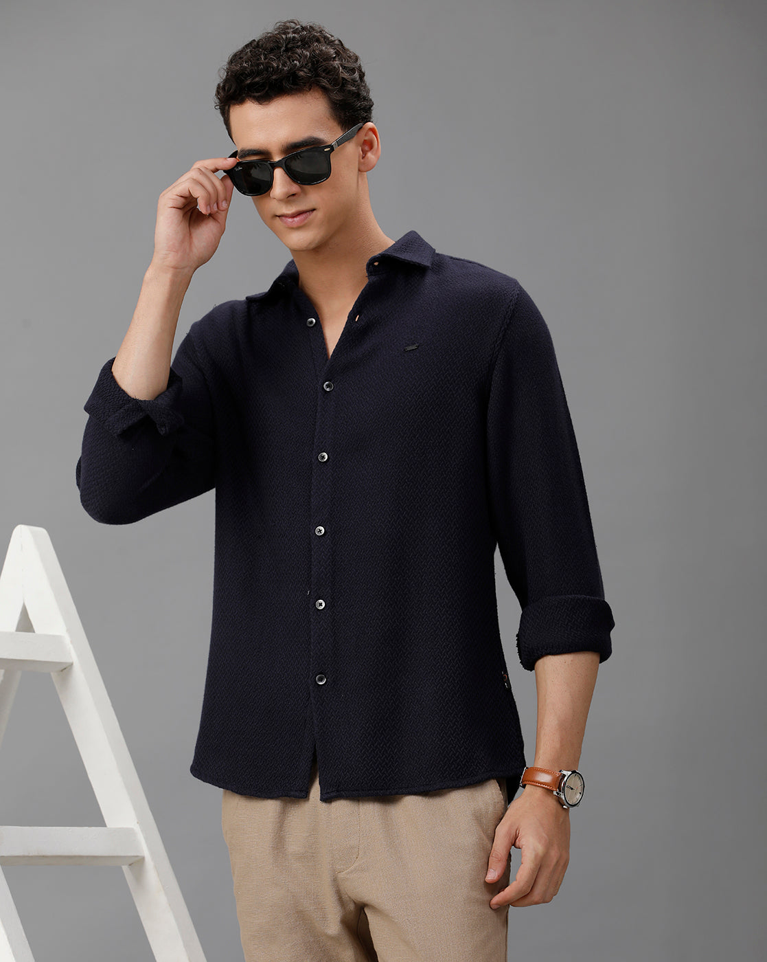 IDENTITI Men Slim Fit Regular Collar Solid Shirt In Navy.
