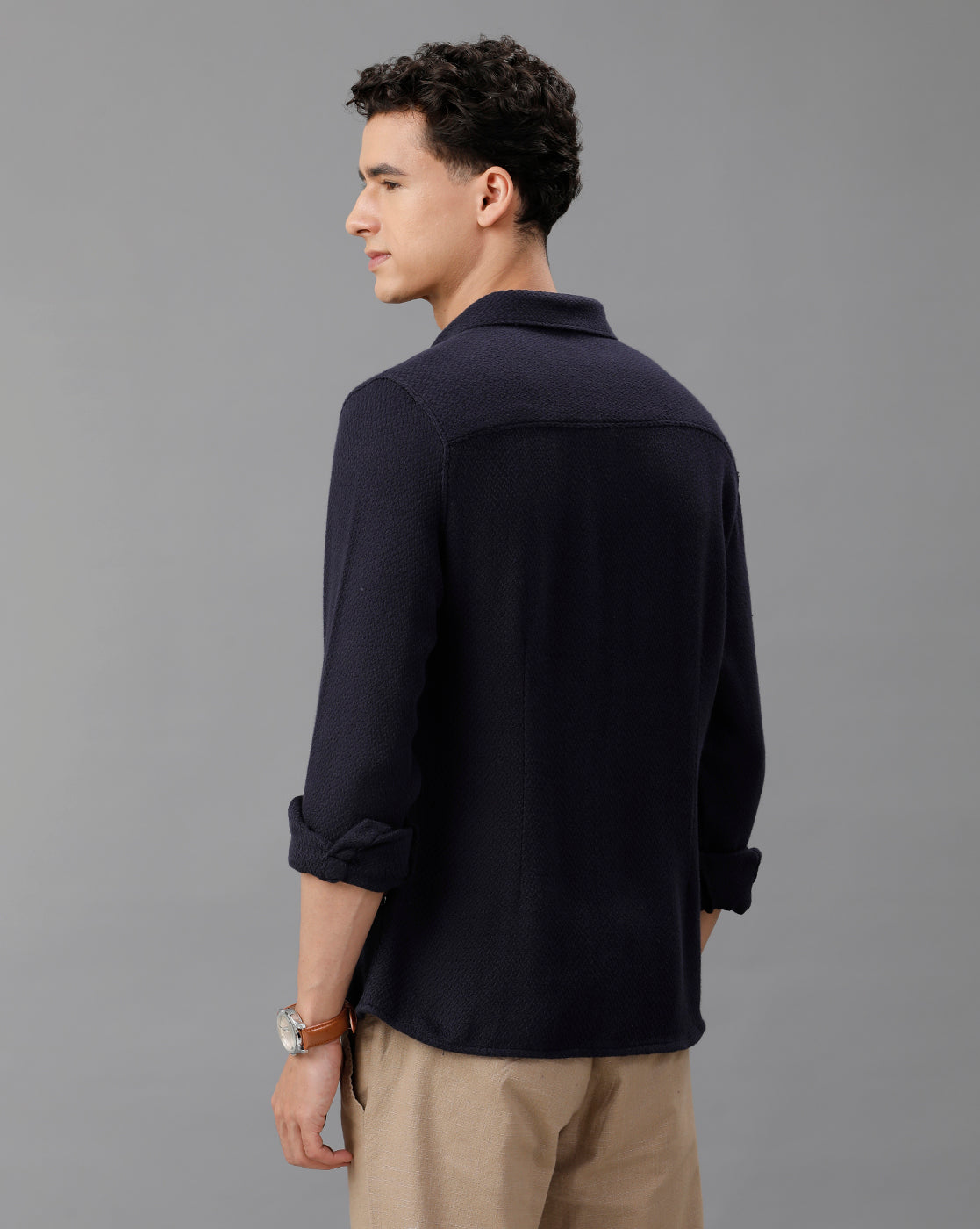 IDENTITI Men Slim Fit Regular Collar Solid Shirt In Navy.