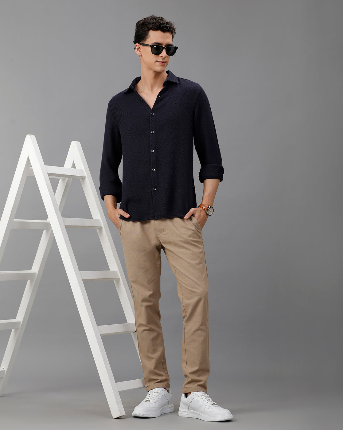 IDENTITI Men Slim Fit Regular Collar Solid Shirt In Navy.