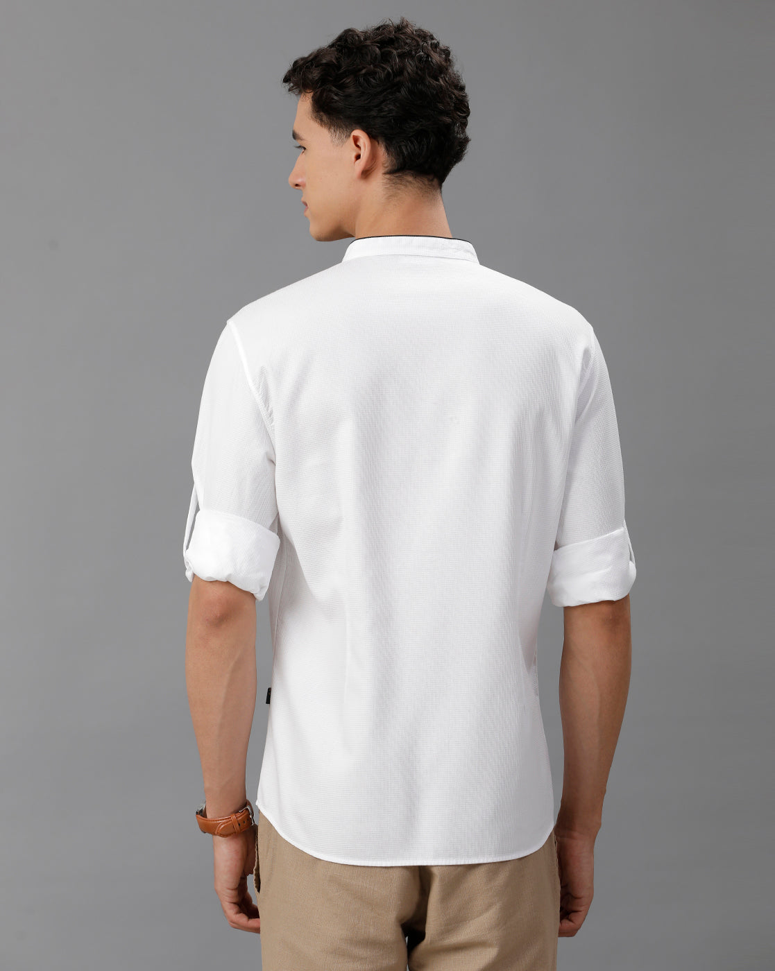 IDENTITI Men Slim Fit Mandarin Collar Solid Shirt In White.