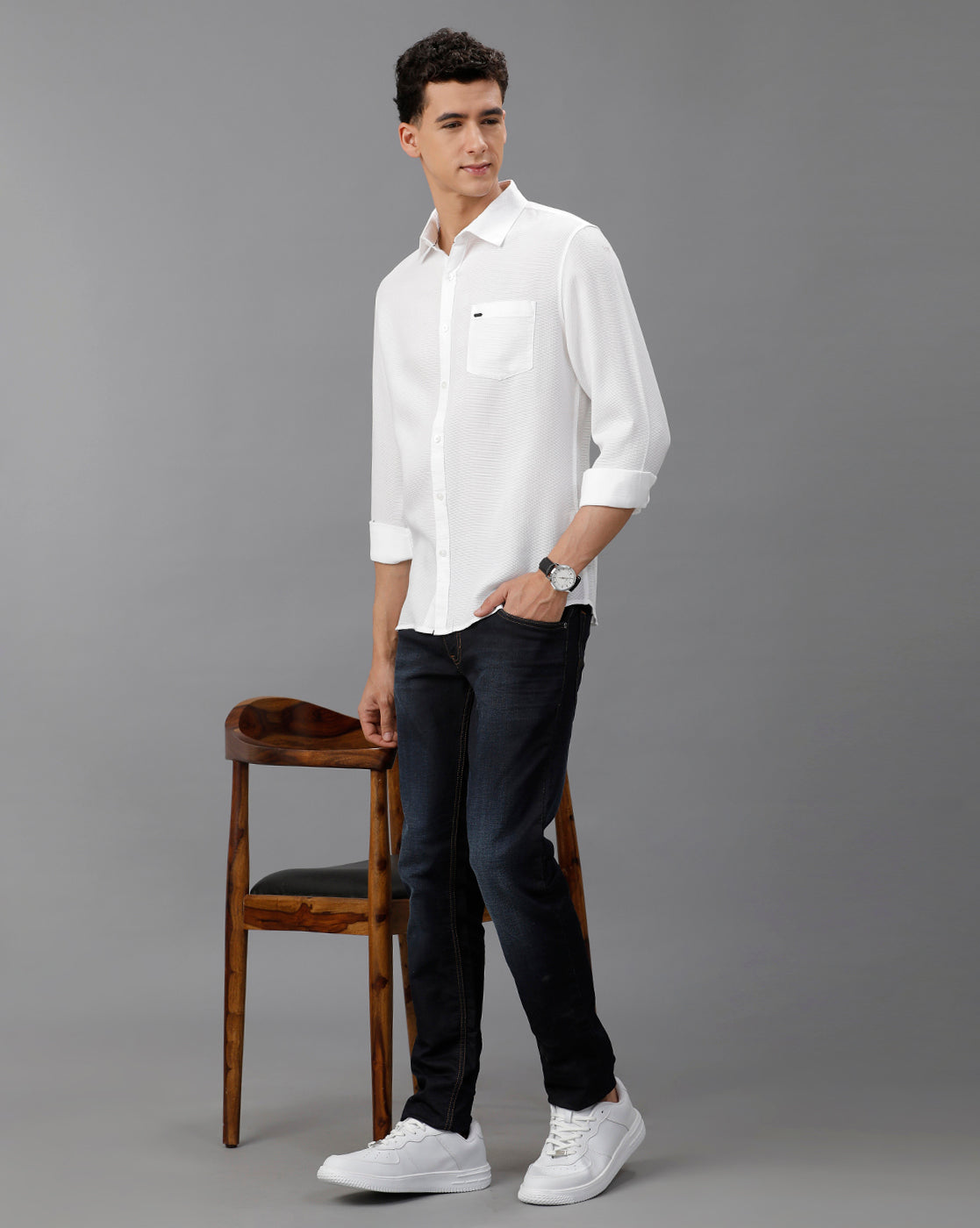 IDENTITI Men Slim Fit Regular Collar Solid Shirt In White.