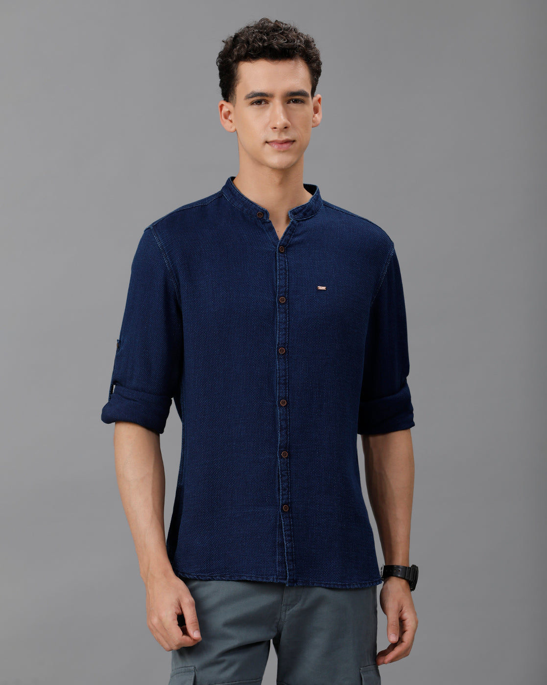 IDENTITI Men Slim Fit Mandarin Collar Solid Shirt In Indigo.