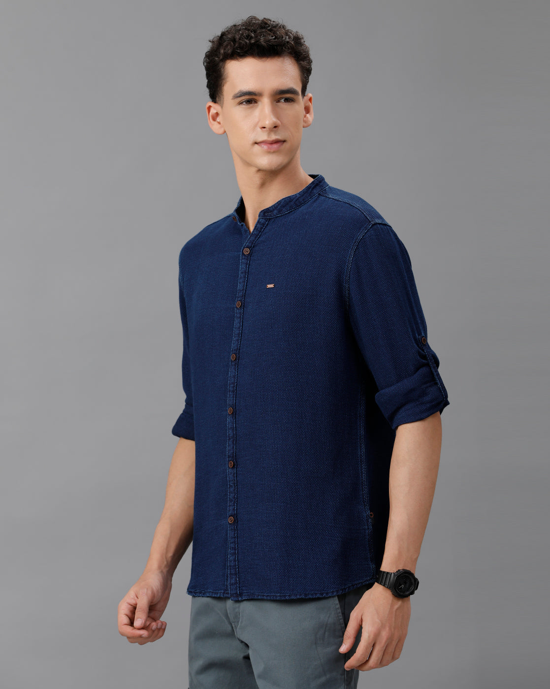 IDENTITI Men Slim Fit Mandarin Collar Solid Shirt In Indigo.