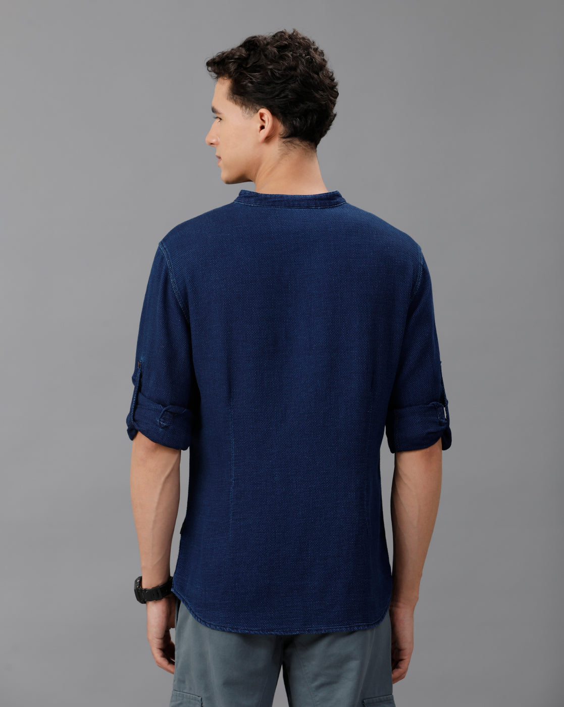 IDENTITI Men Slim Fit Mandarin Collar Solid Shirt In Indigo.