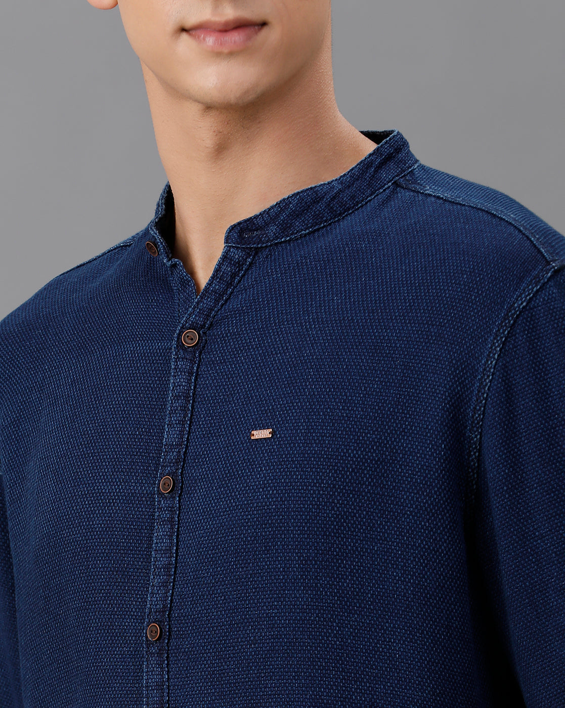 IDENTITI Men Slim Fit Mandarin Collar Solid Shirt In Indigo.