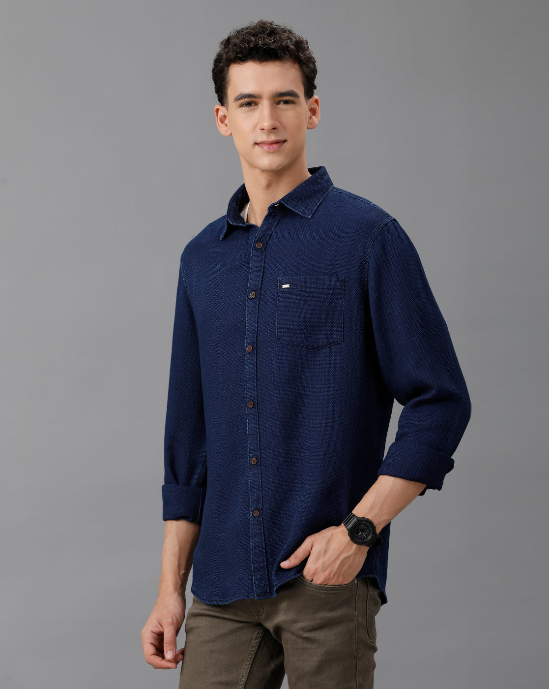 IDENTITI Men Slim Fit Regular Collar Solid Shirt In Indigo.