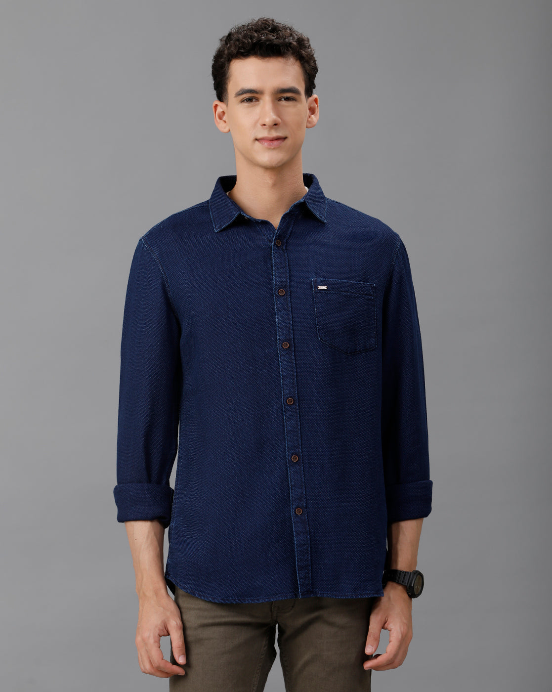IDENTITI Men Slim Fit Regular Collar Solid Shirt In Indigo.