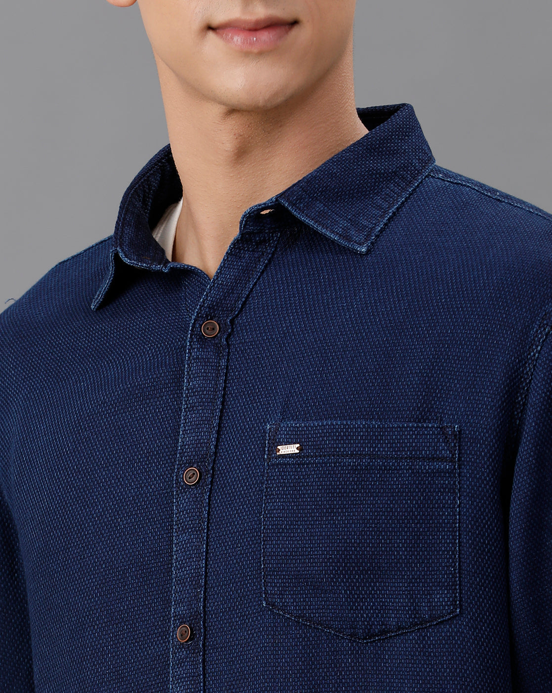 IDENTITI Men Slim Fit Regular Collar Solid Shirt In Indigo.