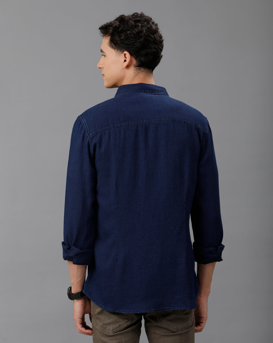 IDENTITI Men Slim Fit Regular Collar Solid Shirt In Indigo.