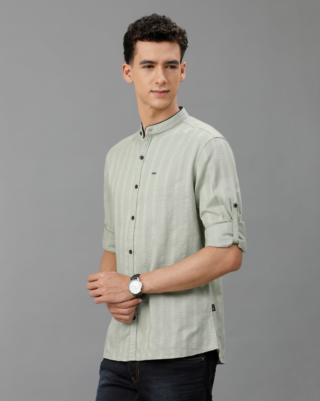 IDENTITI Men Slim Fit Mandarin Collar Solid Shirt In Pista.