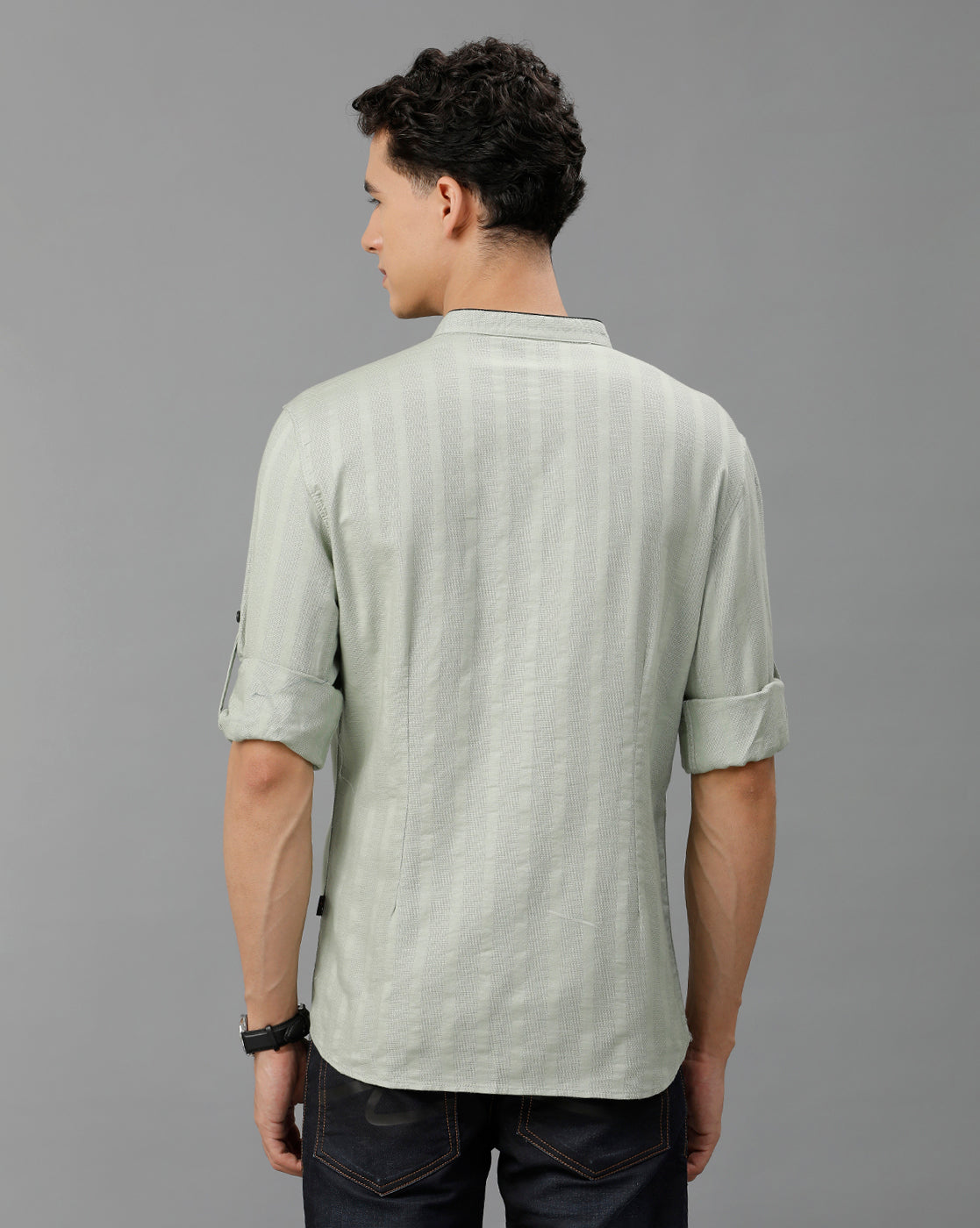 IDENTITI Men Slim Fit Mandarin Collar Solid Shirt In Pista.