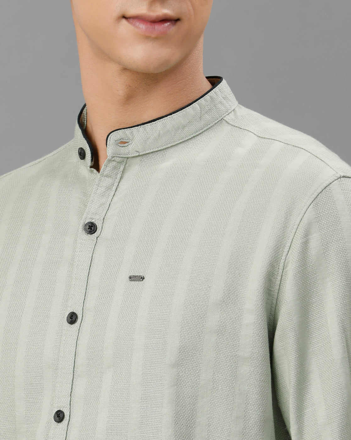 IDENTITI Men Slim Fit Mandarin Collar Solid Shirt In Pista.