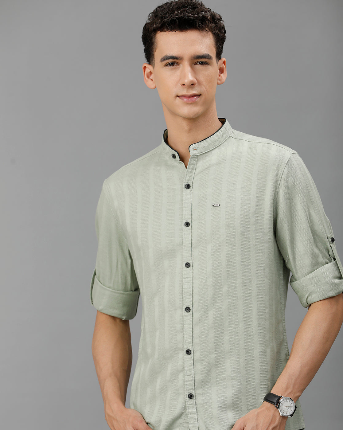 IDENTITI Men Slim Fit Mandarin Collar Solid Shirt In Pista.