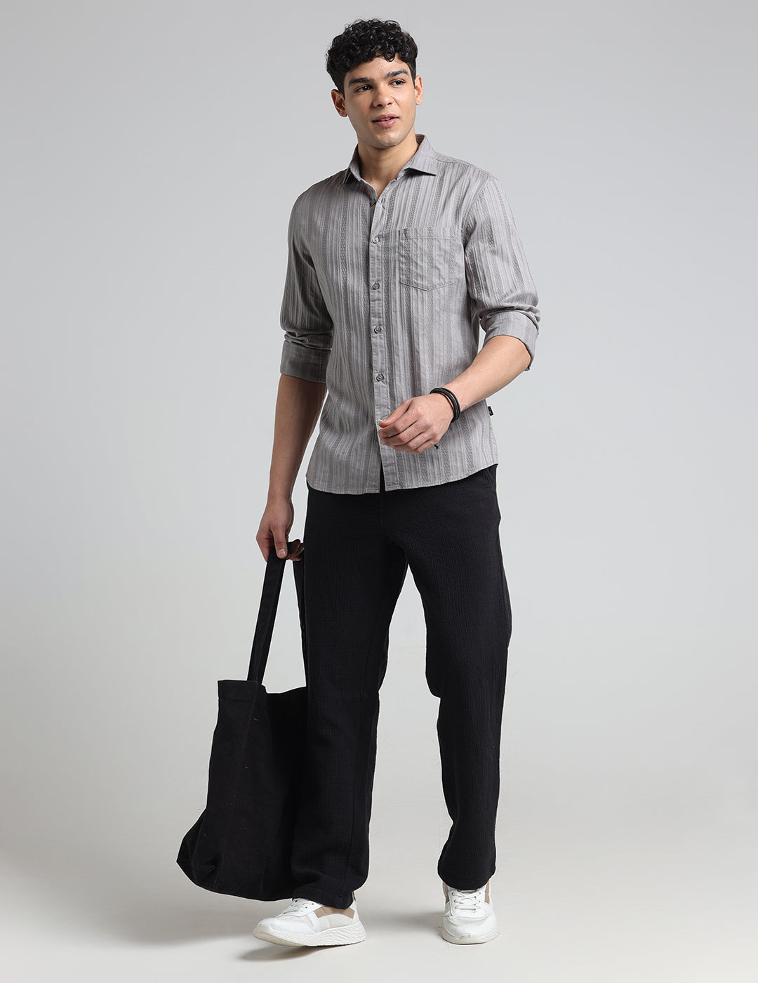 IDENTITI Men Slim Fit Cutaway Collar Solid Shirt In Grey.