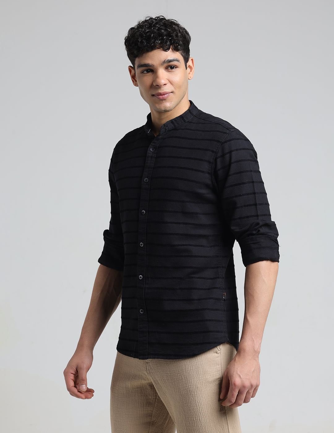IDENTITI Men Slim Fit Mandarin Collar Solid Shirt In Black.