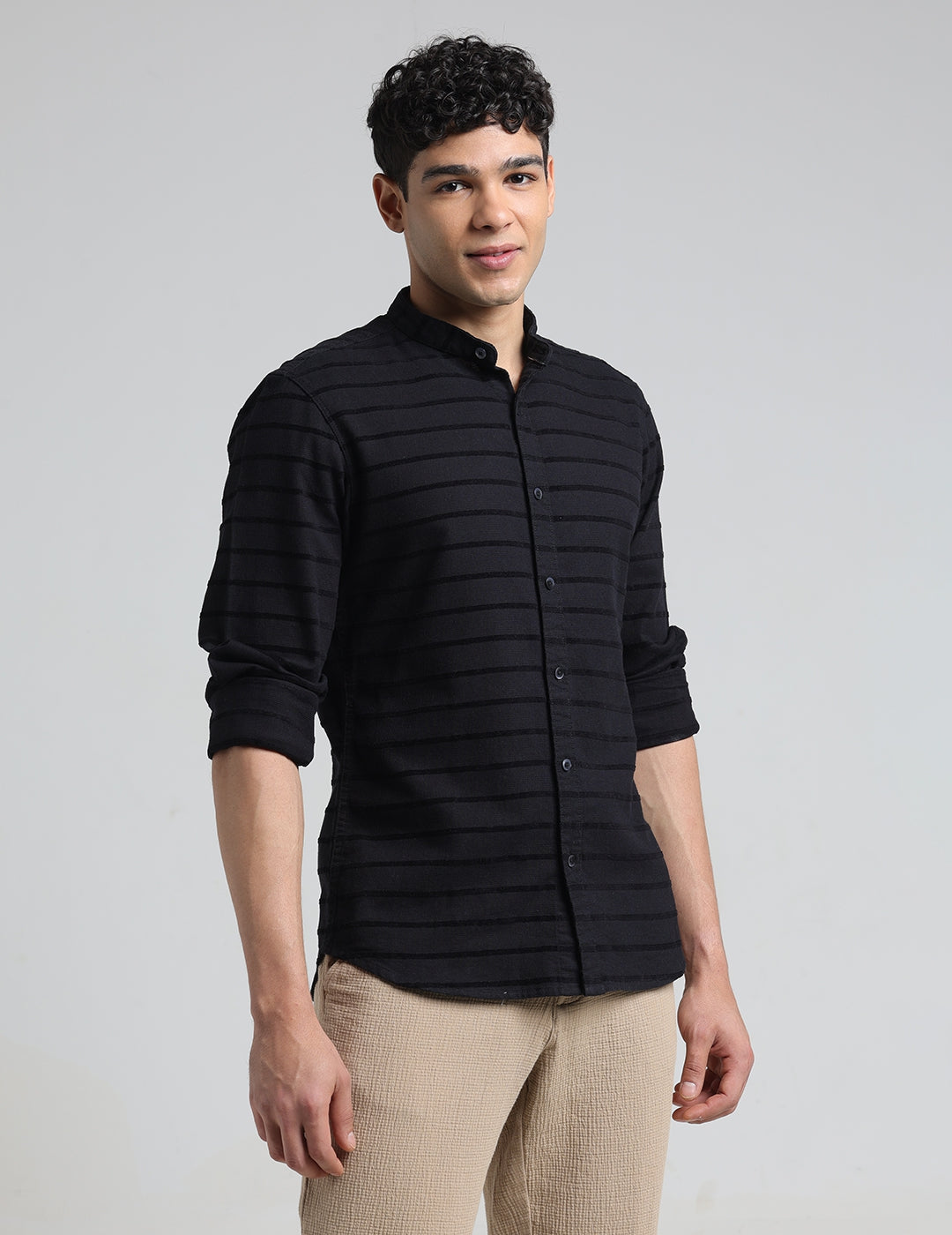 IDENTITI Men Slim Fit Mandarin Collar Solid Shirt In Black.