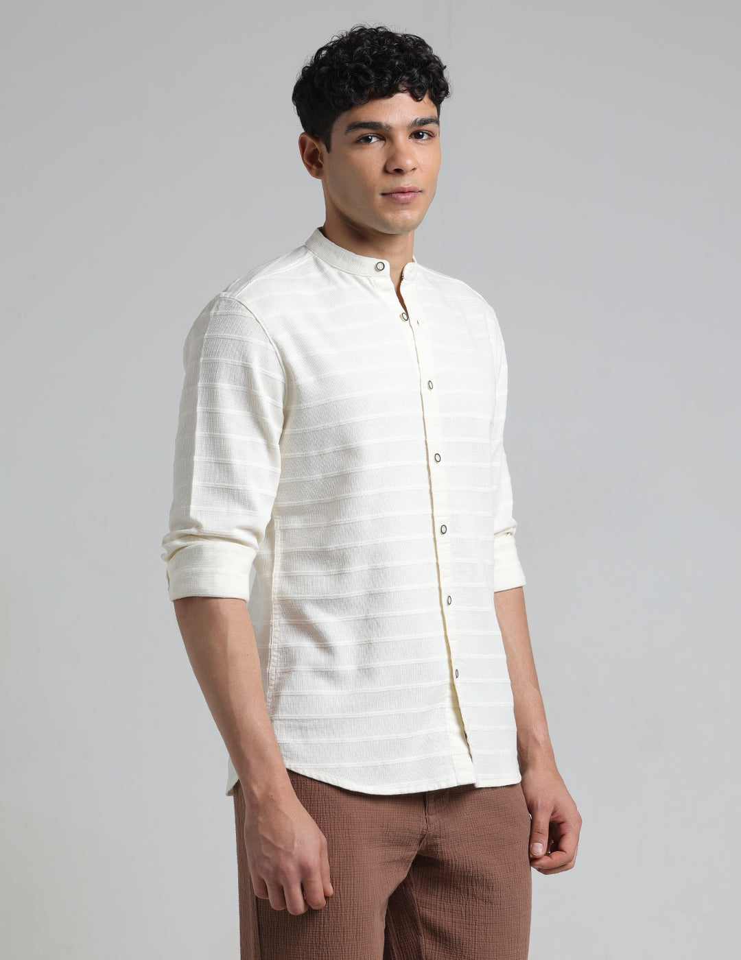 IDENTITI Men Slim Fit Mandarin Collar Solid Shirt In Offwhite.