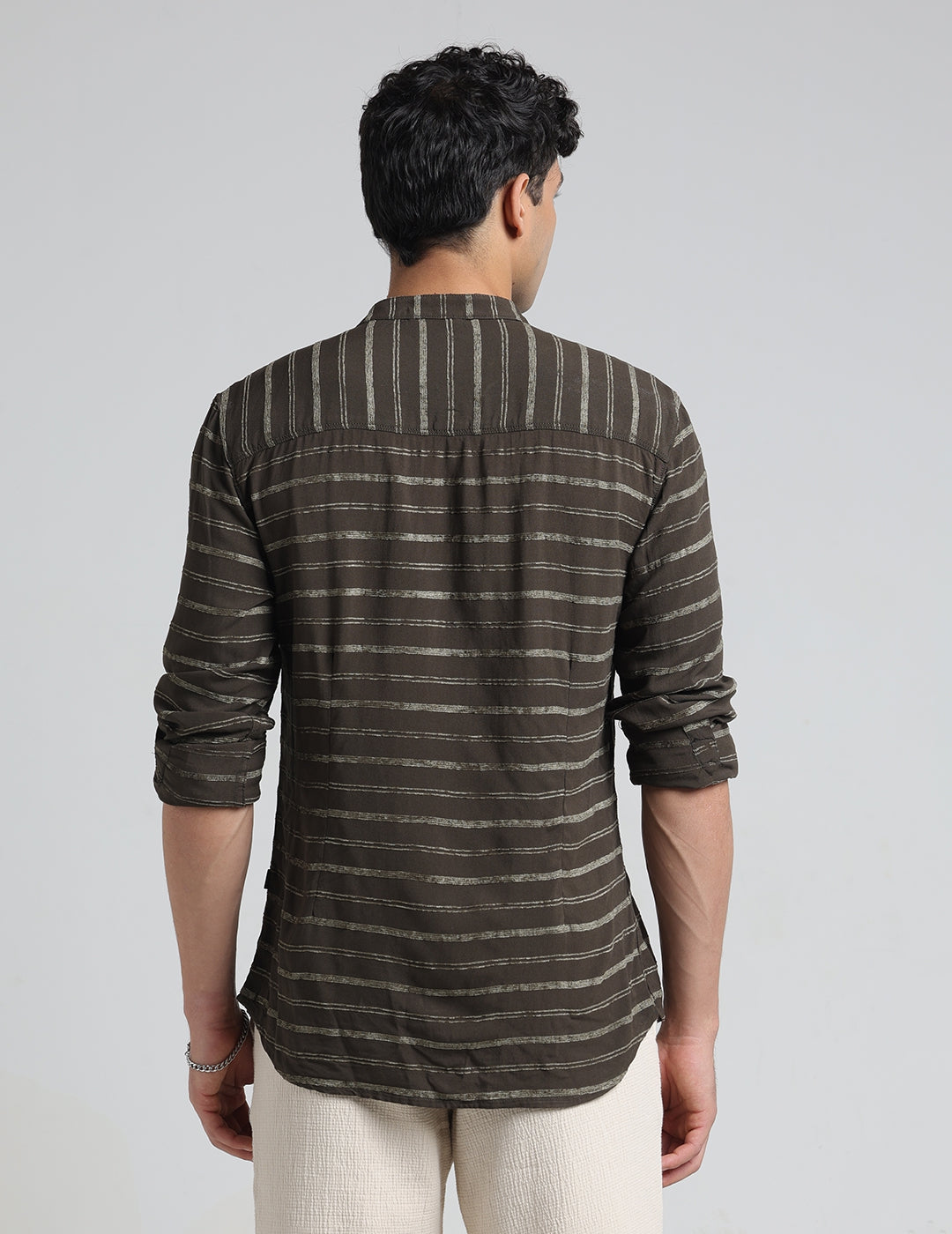 IDENTITI Men Slim Fit Mandarin Collar Solid Shirt In Olive Green.
