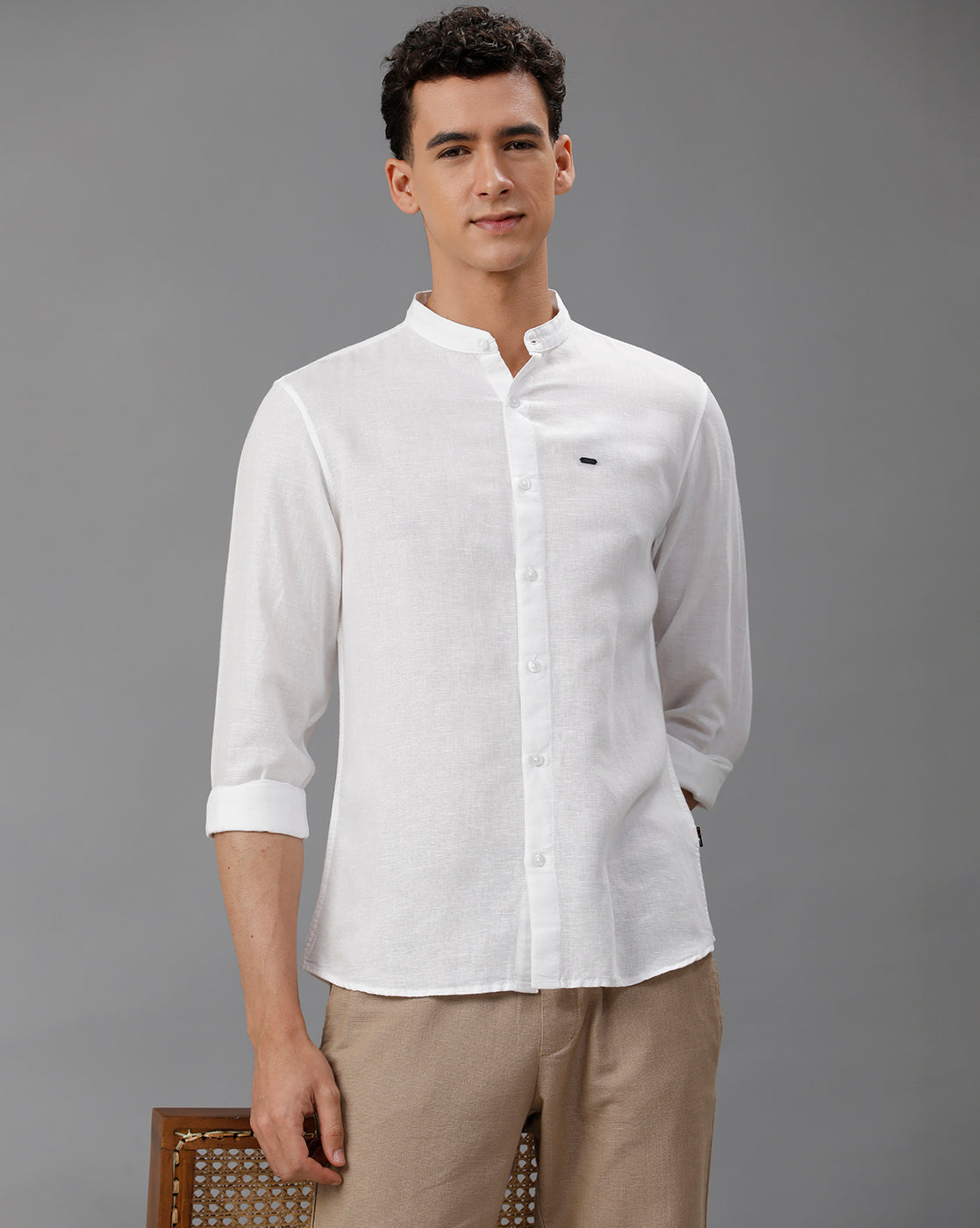 IDENTITI Men Slim Fit Mandarin Collar Solid Shirt In White.