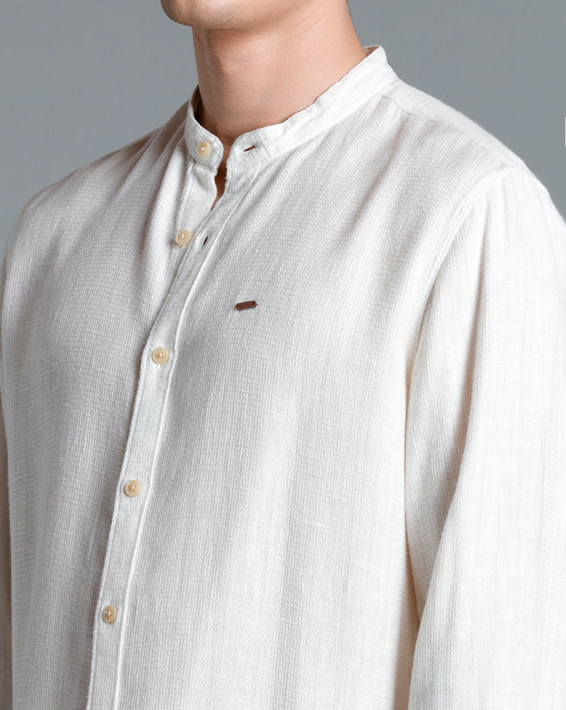 IDENTITI Men Slim Fit Mandarin Collar Checks Shirt In White