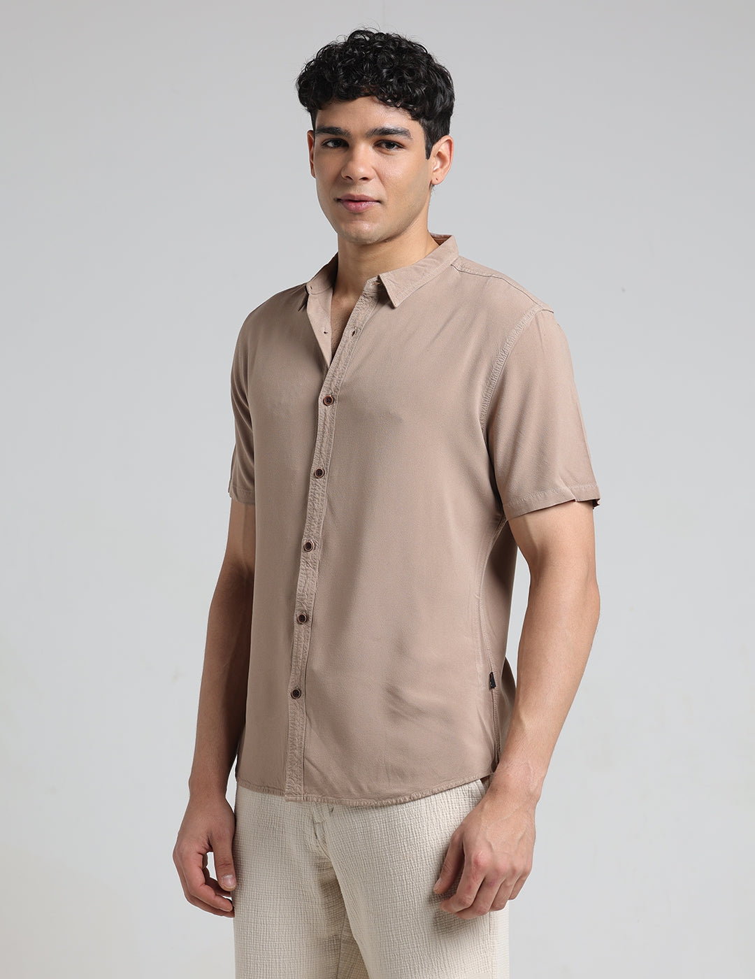 IDENTITI Men Slim Fit Regular Collar Solid Shirt In Sand.